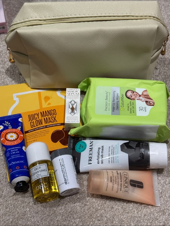 Clinique Other - Clinique Peach-Toned Hydrating Cleanser Tube with Cream Cosmetic Pouch